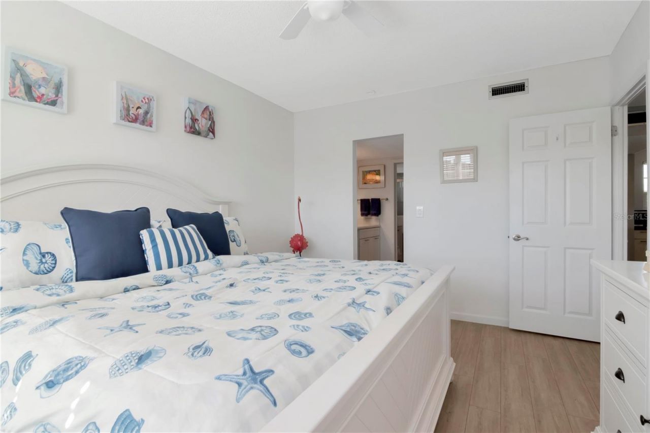 4390 Exeter Drive, Unit 305, Longboat Key, FL 34228 Photo