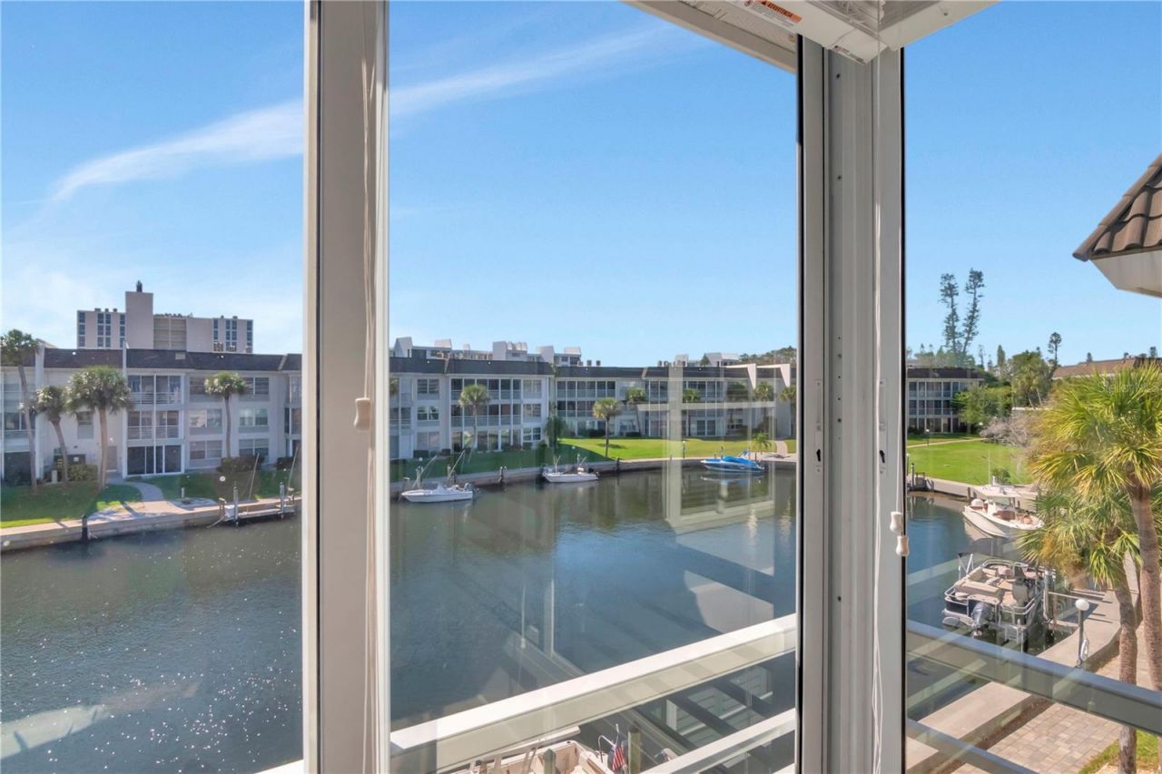 4390 Exeter Drive, Unit 305, Longboat Key, FL 34228 Photo