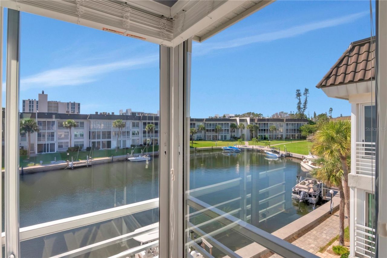 4390 Exeter Drive, Unit 305, Longboat Key, FL 34228 Photo