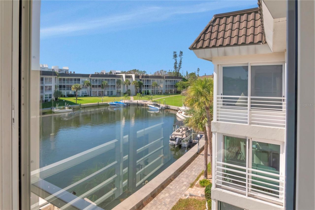 4390 Exeter Drive, Unit 305, Longboat Key, FL 34228 Photo