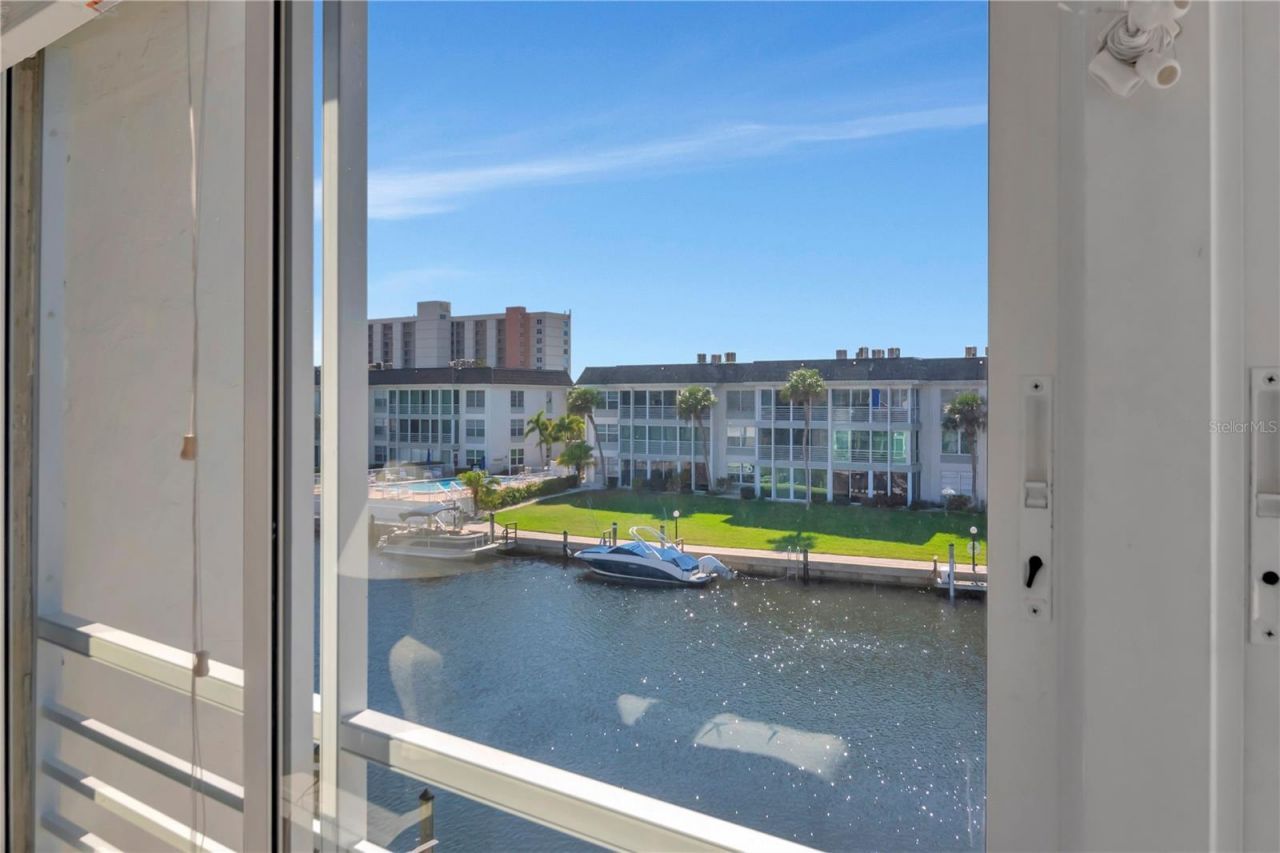 4390 Exeter Drive, Unit 305, Longboat Key, FL 34228 Photo