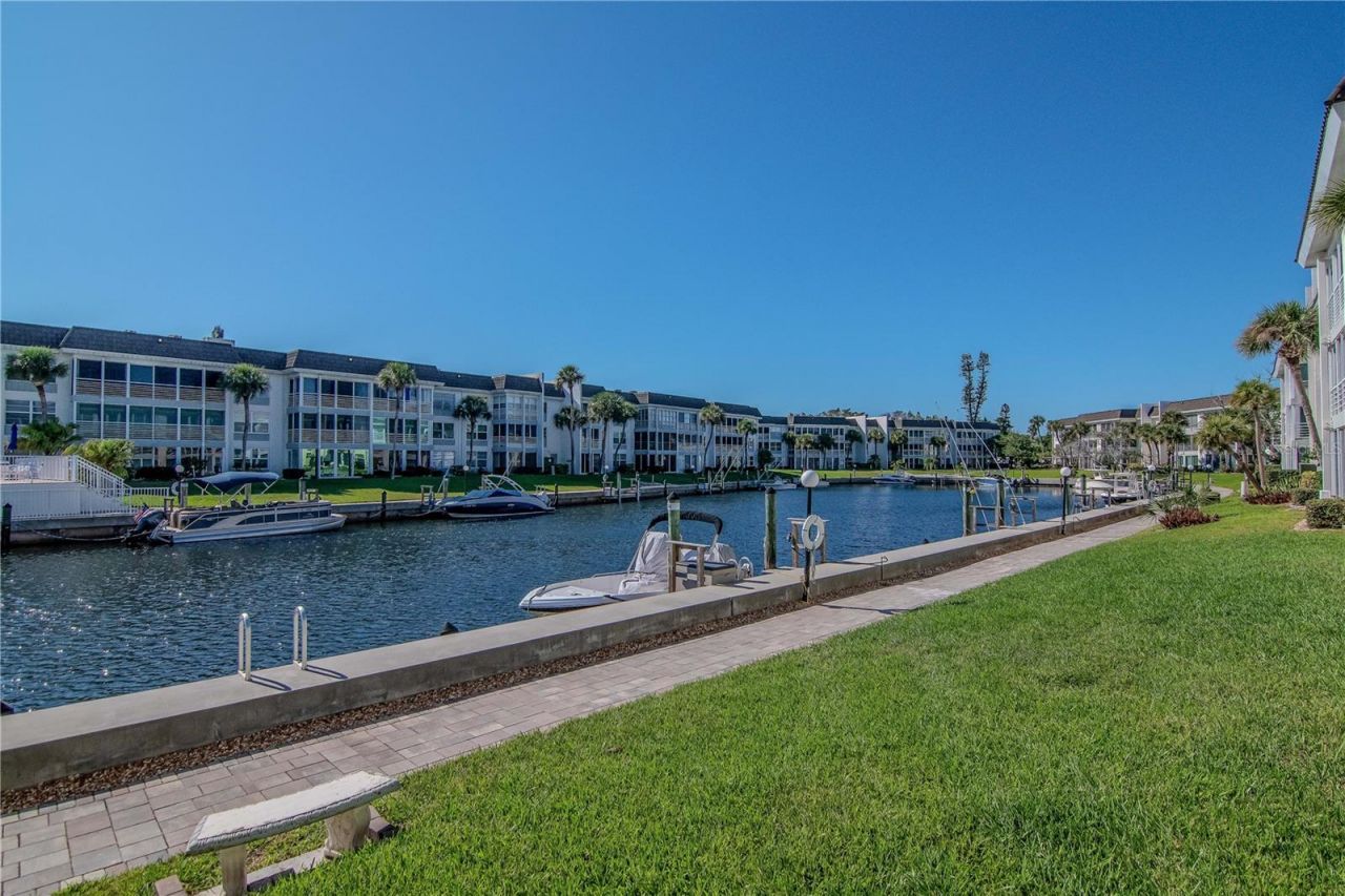 4390 Exeter Drive, Unit 305, Longboat Key, FL 34228 Photo