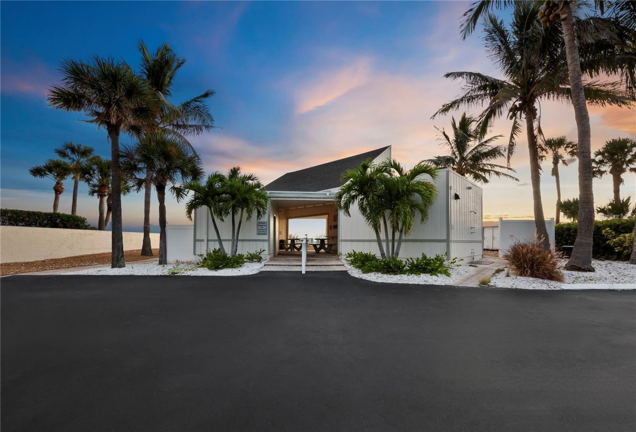 4390 Exeter Drive, Unit 305, Longboat Key, FL 34228 Photo