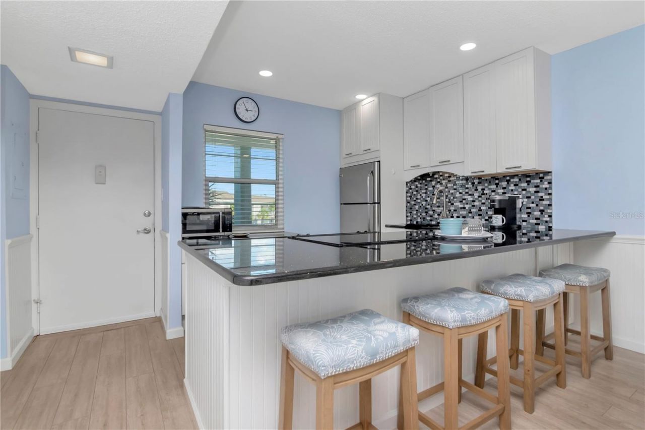 4390 Exeter Drive, Unit 305, Longboat Key, FL 34228 Photo