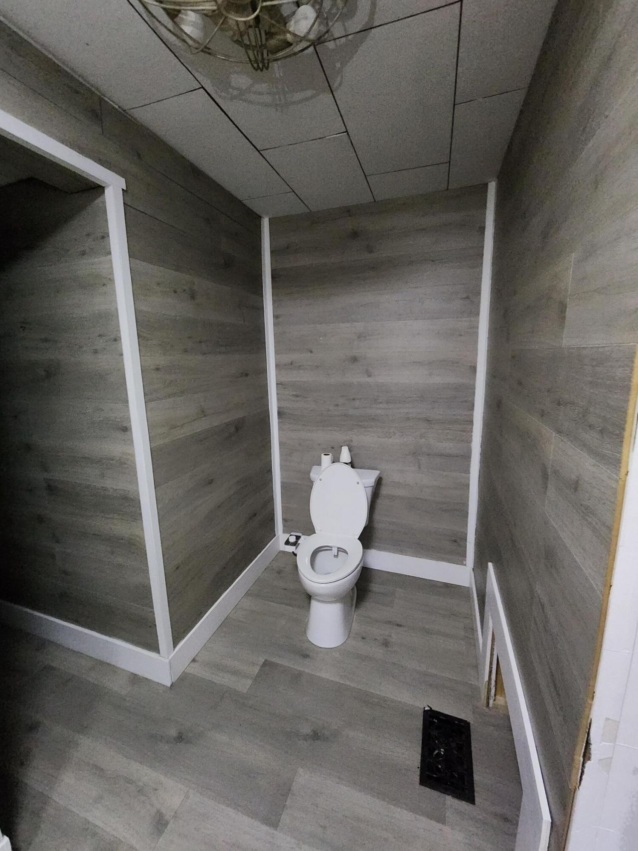 905 Peak Street Photo 13