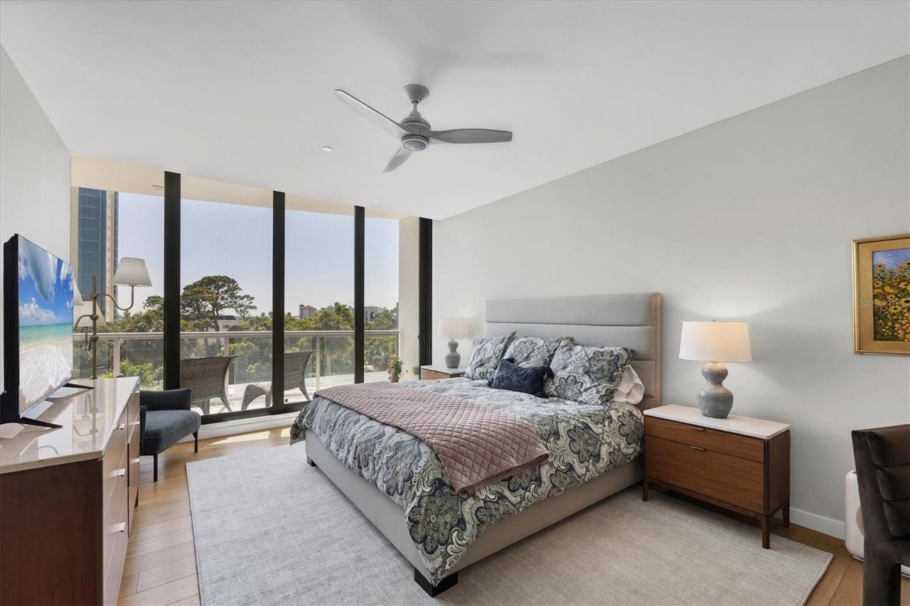 300 S Pineapple Avenue, Unit 302, Sarasota, FL 34236 Photo