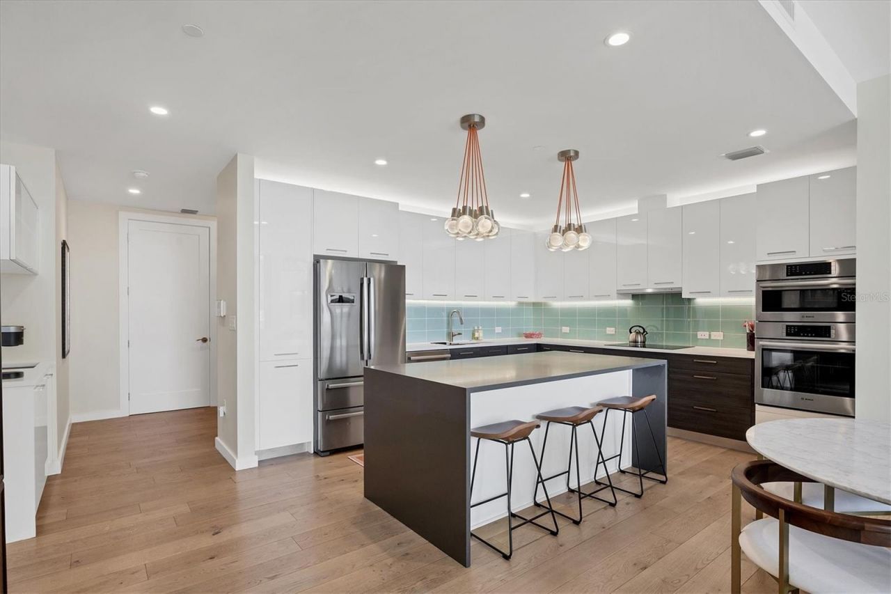 300 S Pineapple Avenue, Unit 302, Sarasota, FL 34236 Photo