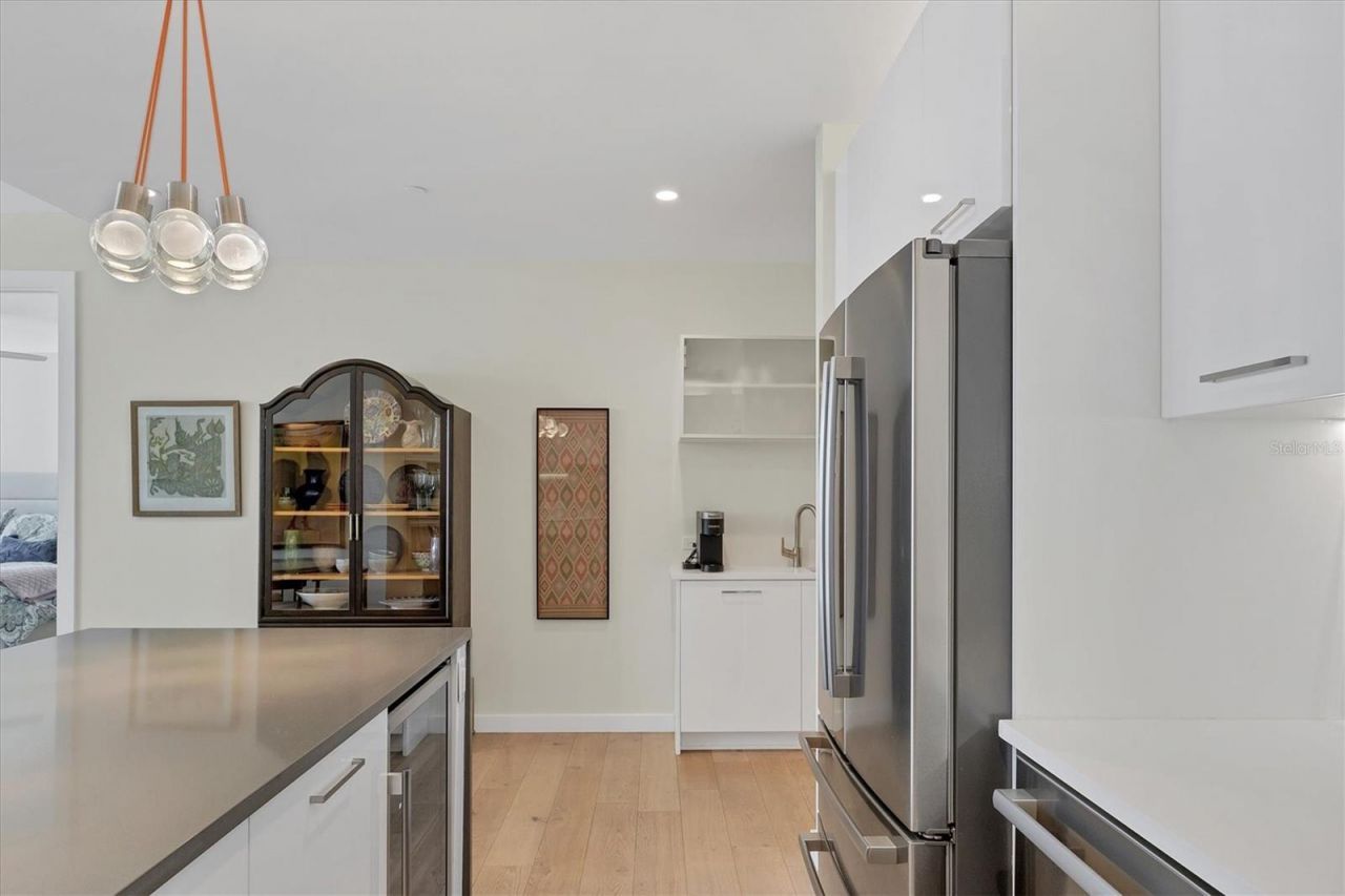 300 S Pineapple Avenue, Unit 302, Sarasota, FL 34236 Photo