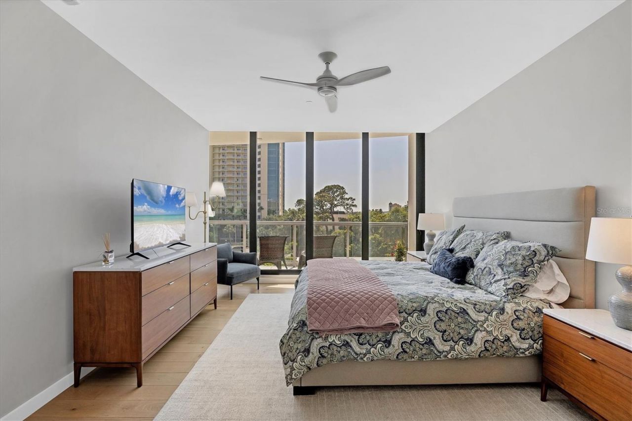 300 S Pineapple Avenue, Unit 302, Sarasota, FL 34236 Photo