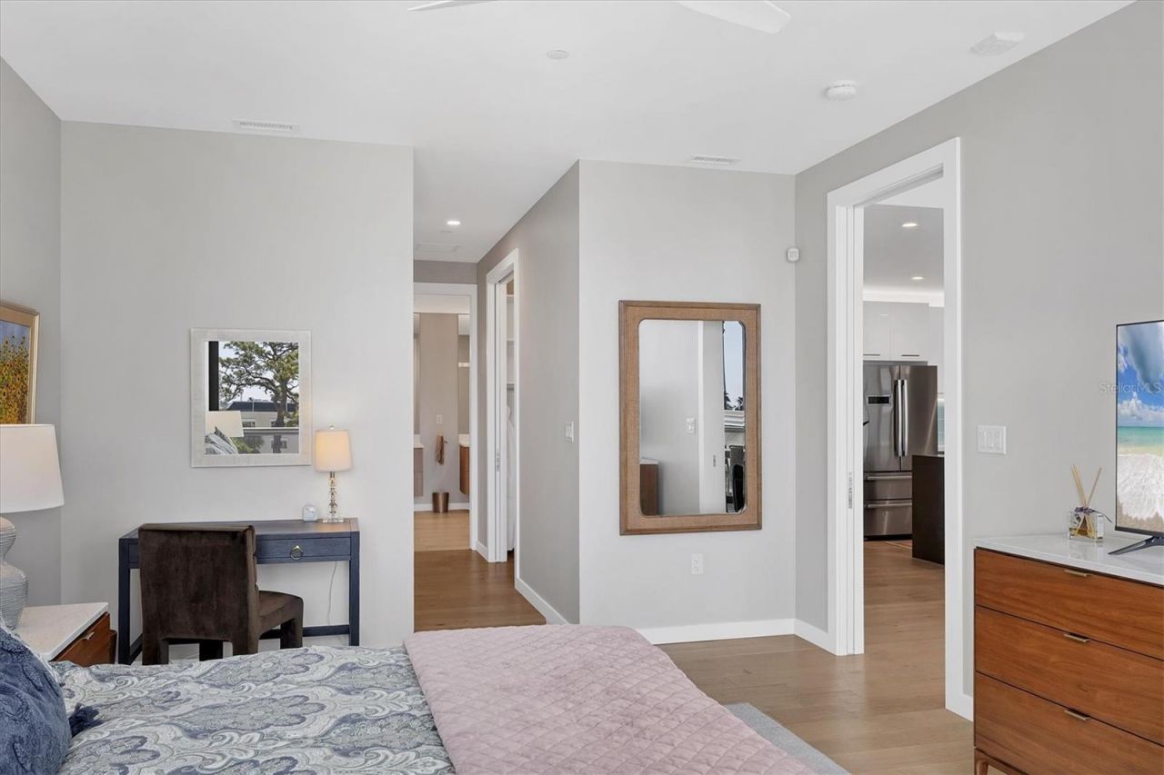 300 S Pineapple Avenue, Unit 302, Sarasota, FL 34236 Photo