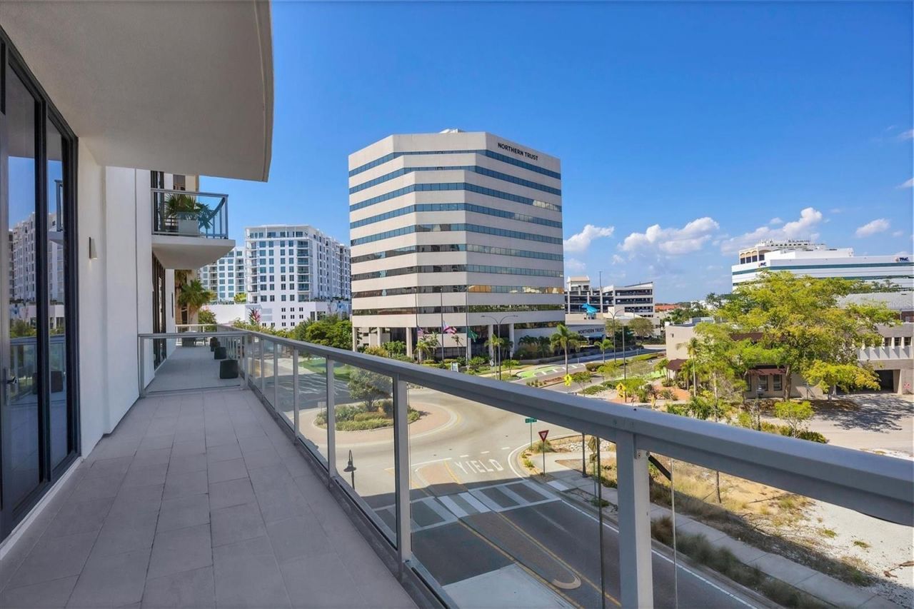 300 S Pineapple Avenue, Unit 302, Sarasota, FL 34236 Photo