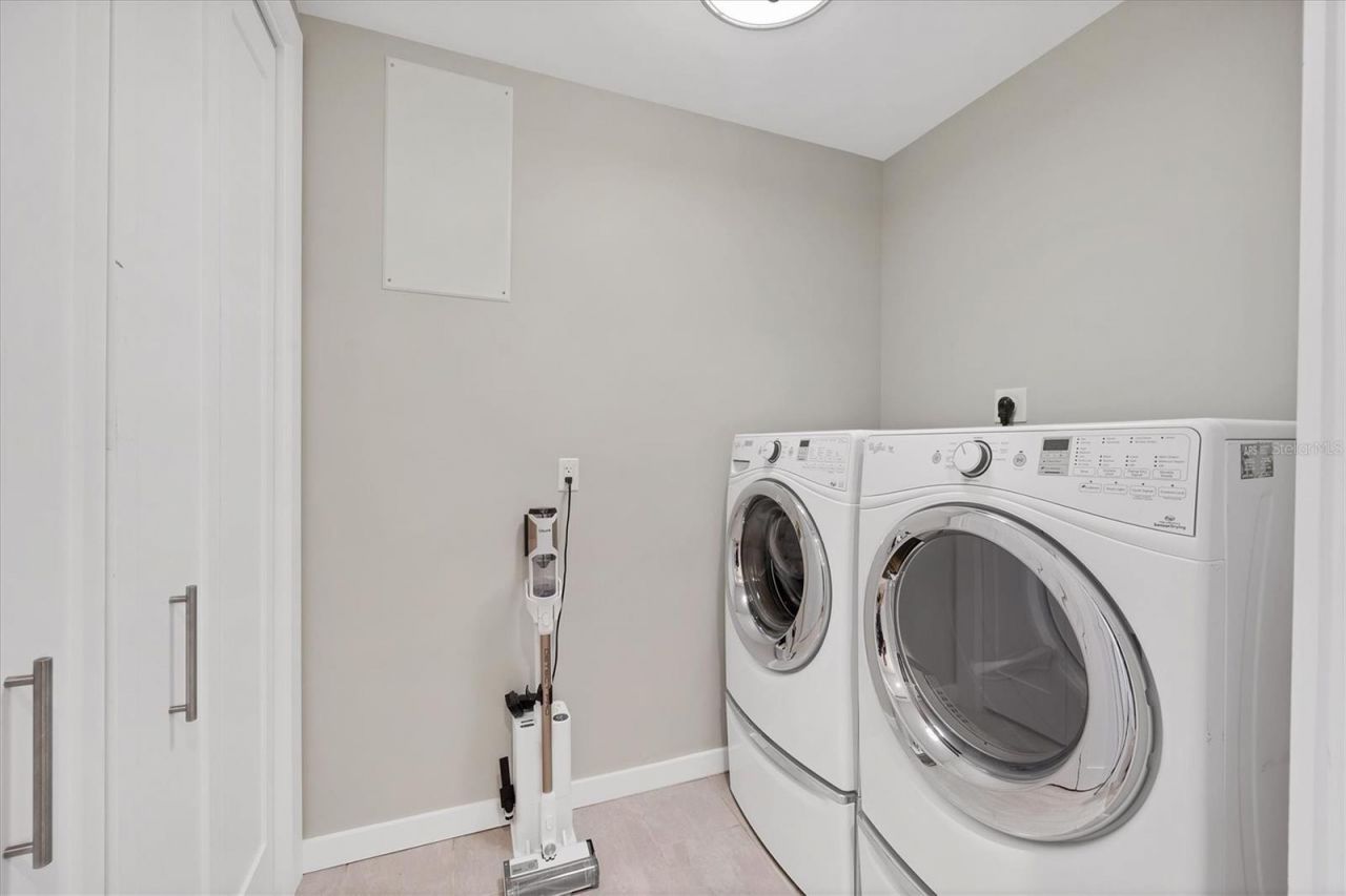 300 S Pineapple Avenue, Unit 302, Sarasota, FL 34236 Photo