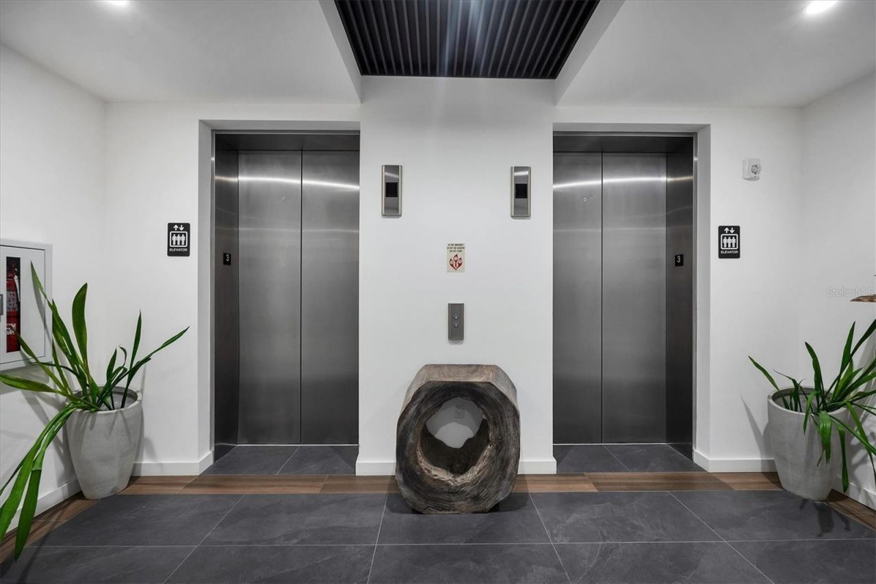 300 S Pineapple Avenue, Unit 302, Sarasota, FL 34236 Photo