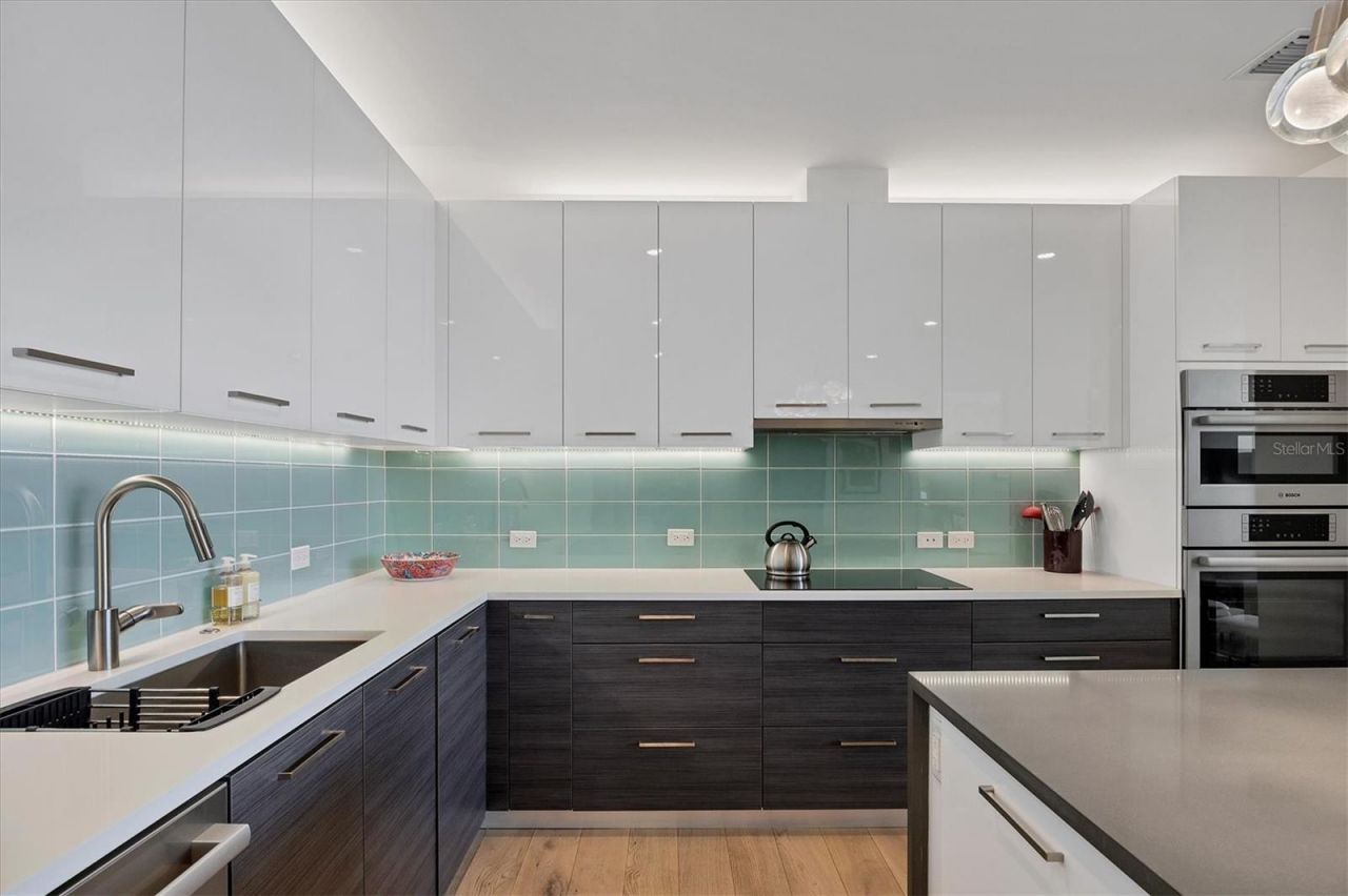 300 S Pineapple Avenue, Unit 302, Sarasota, FL 34236 Photo