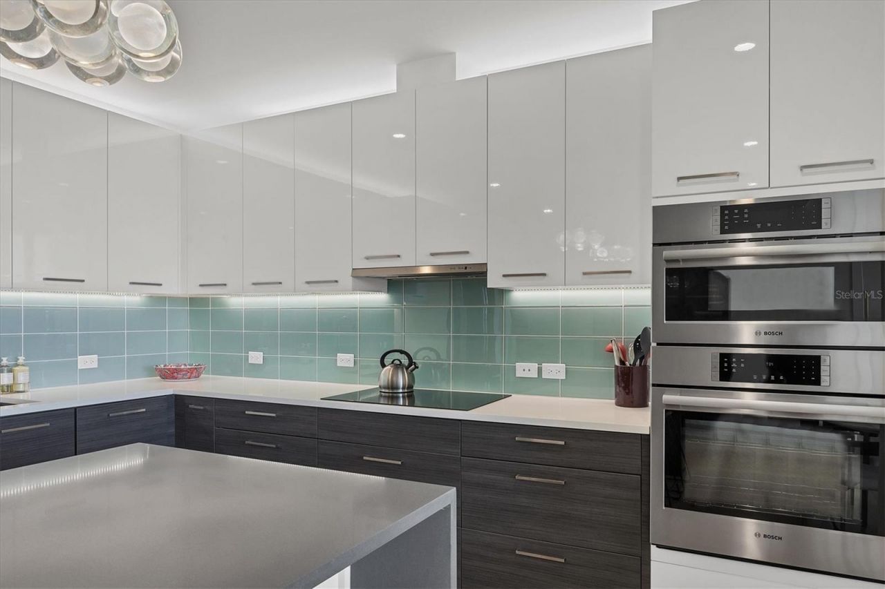 300 S Pineapple Avenue, Unit 302, Sarasota, FL 34236 Photo