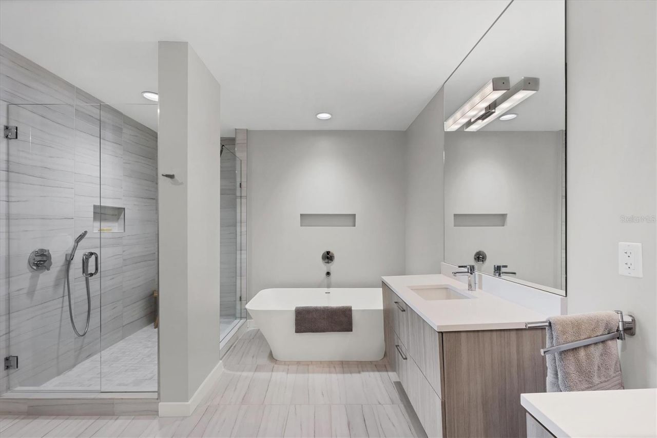 300 S Pineapple Avenue, Unit 302, Sarasota, FL 34236 Photo