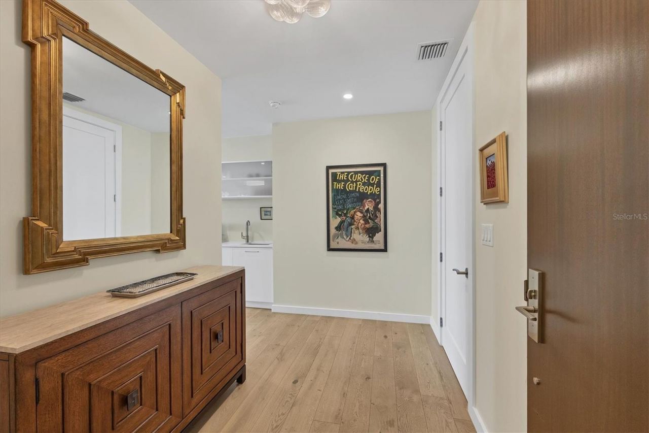 300 S Pineapple Avenue, Unit 302, Sarasota, FL 34236 Photo