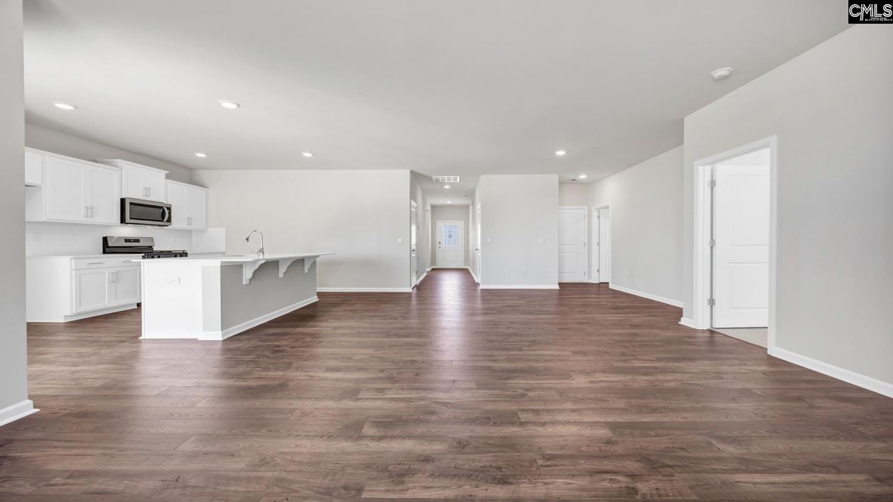 484 Leathertree Lane Photo 11