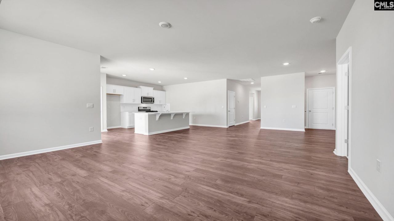 484 Leathertree Lane Photo 13