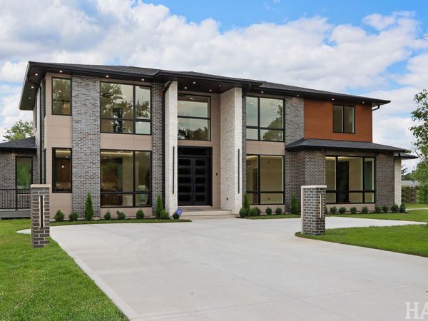 2700 Fontana Drive, Glenview, IL 60025