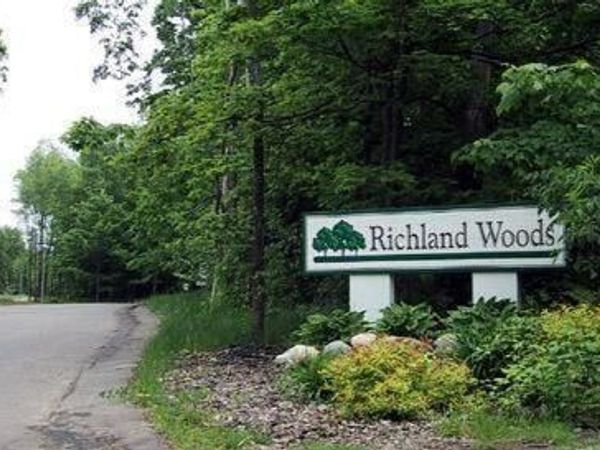9122 Richland Woods Drive, Richland, MI 49083