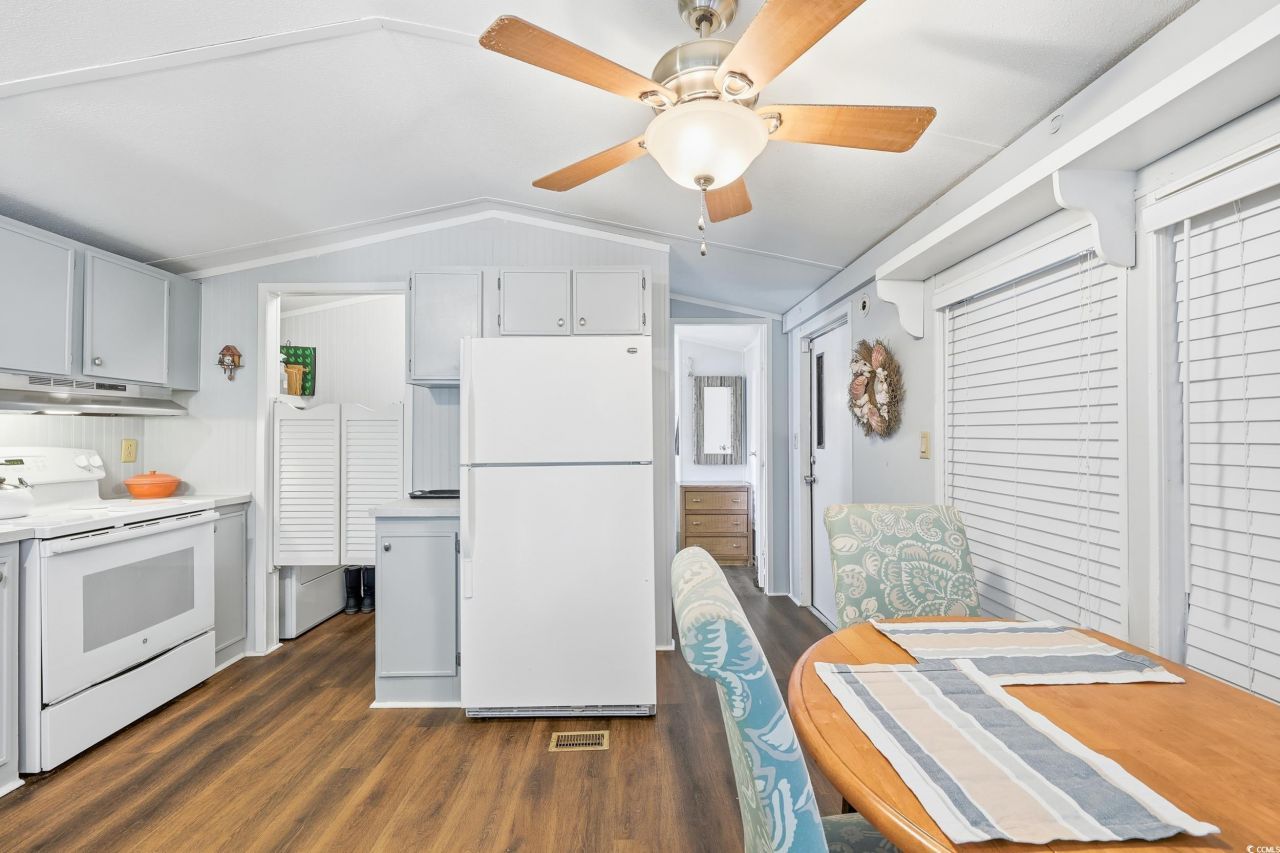 1017 Foxfire Dr. Photo 7