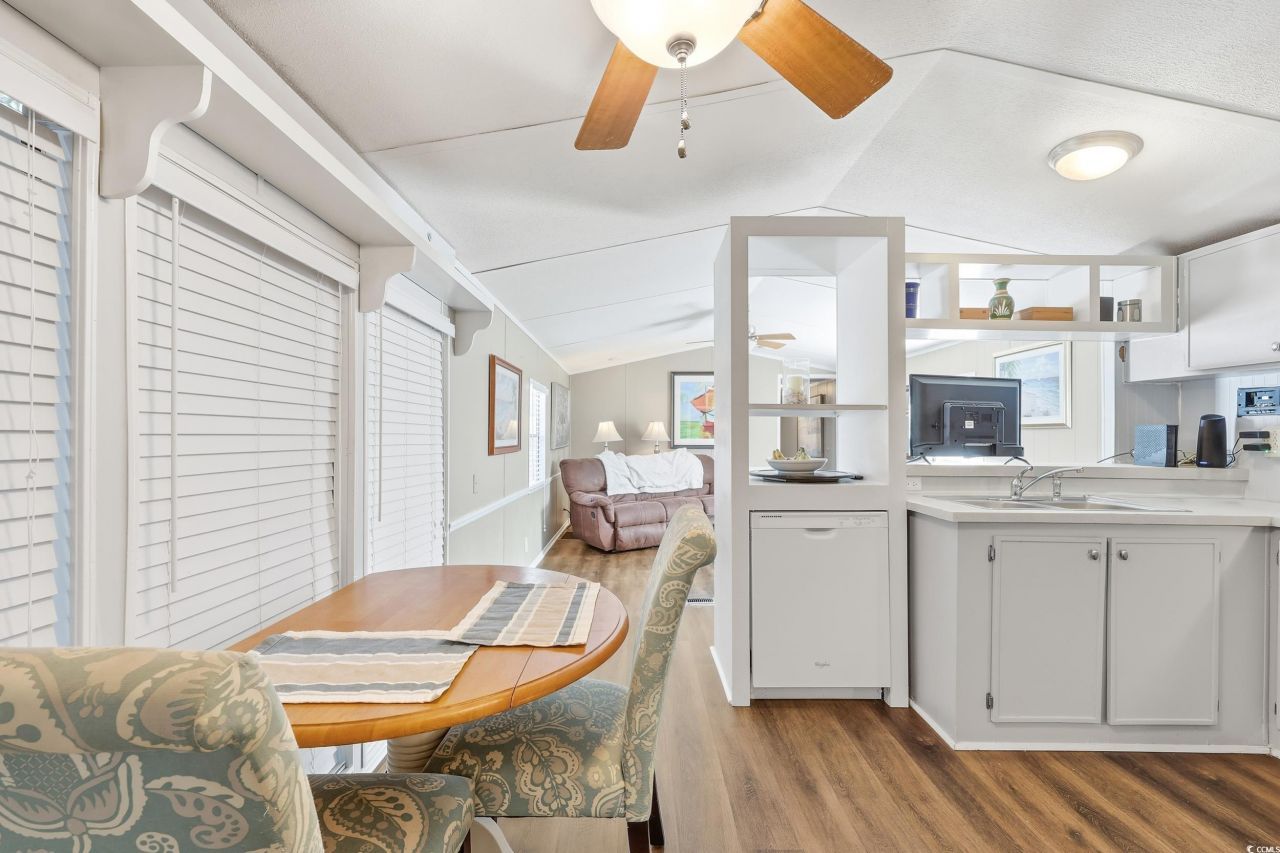 1017 Foxfire Dr. Photo 9