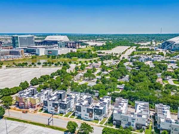 1215 E Beaconsfield Lane, Unit 706, Arlington, TX 76011