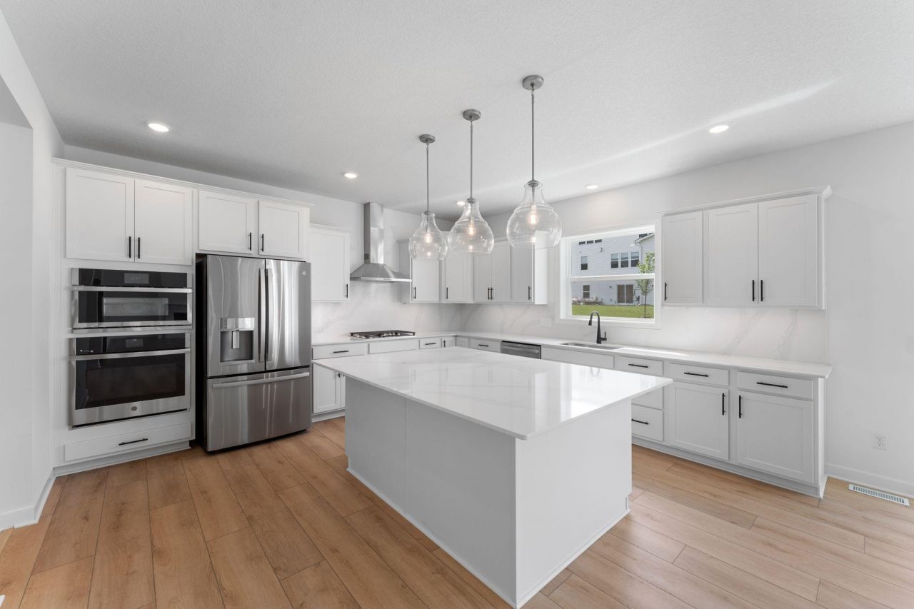 1836 Royal Boulevard N, Lake Elmo, MN 55016 Main Photo