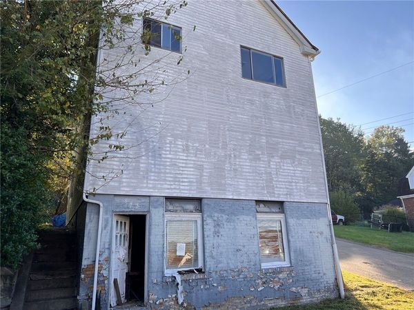 843 Delaware Ave , Glassport, PA 15045