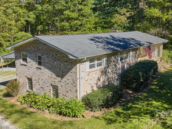 3214 Debbie Drive, Hendersonville, NC 28791