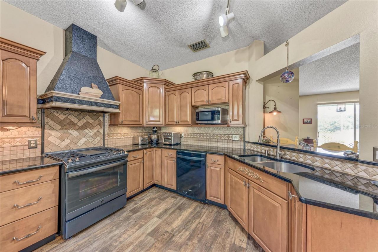 920 Springwood Circle, Bradenton, FL 34212 Photo