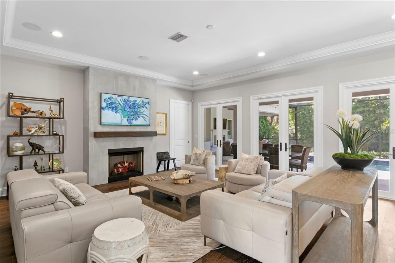 4511 W Swann Avenue, Tampa, FL 33609 Photo