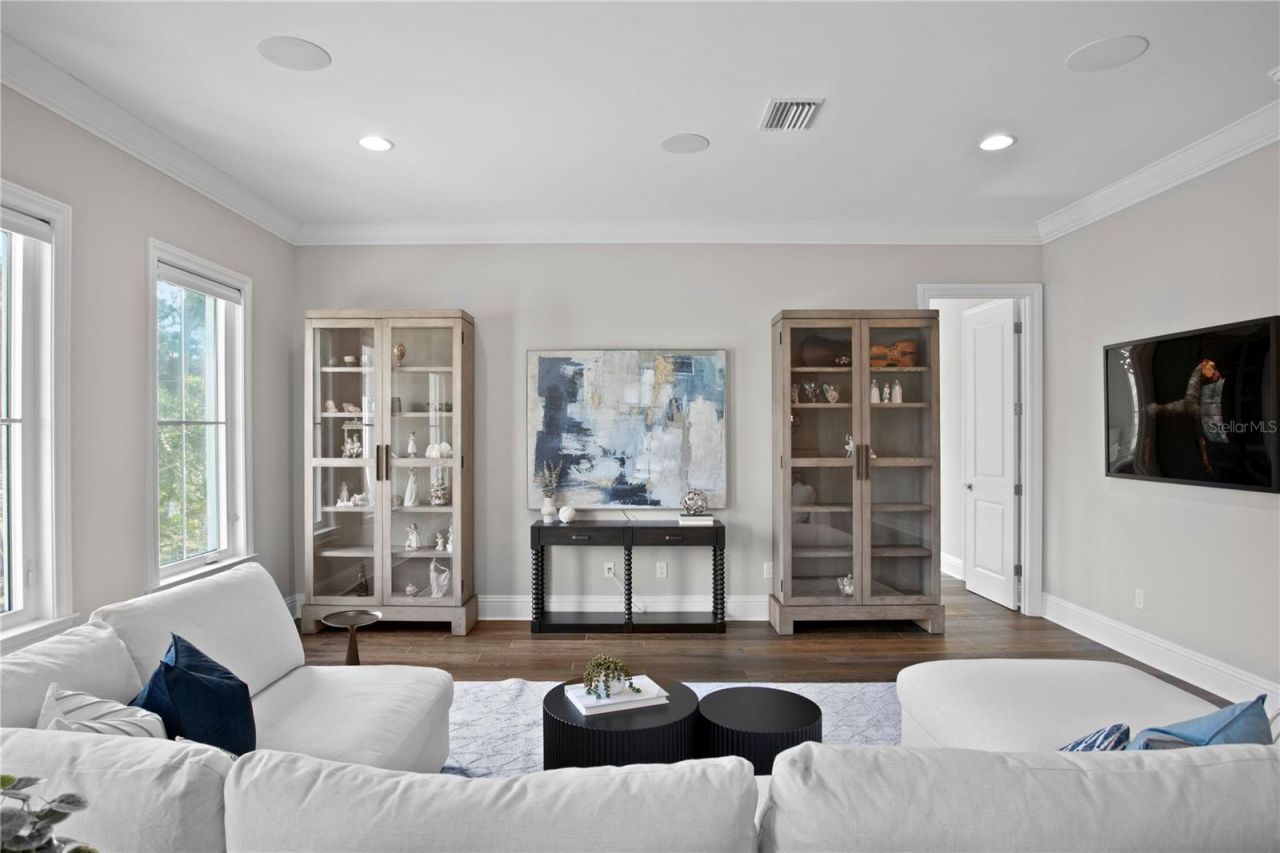 4511 W Swann Avenue, Tampa, FL 33609 Photo