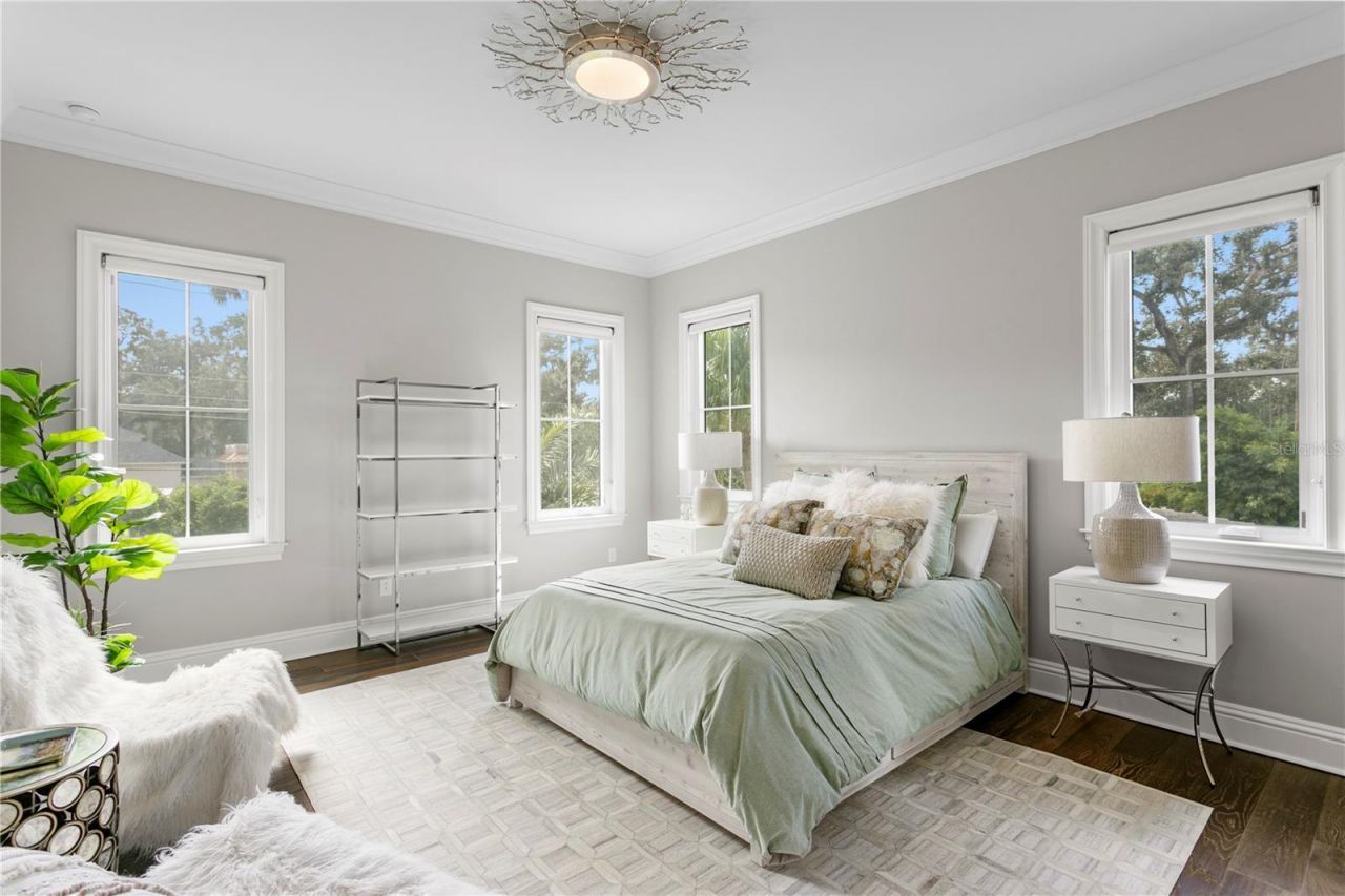 4511 W Swann Avenue, Tampa, FL 33609 Photo