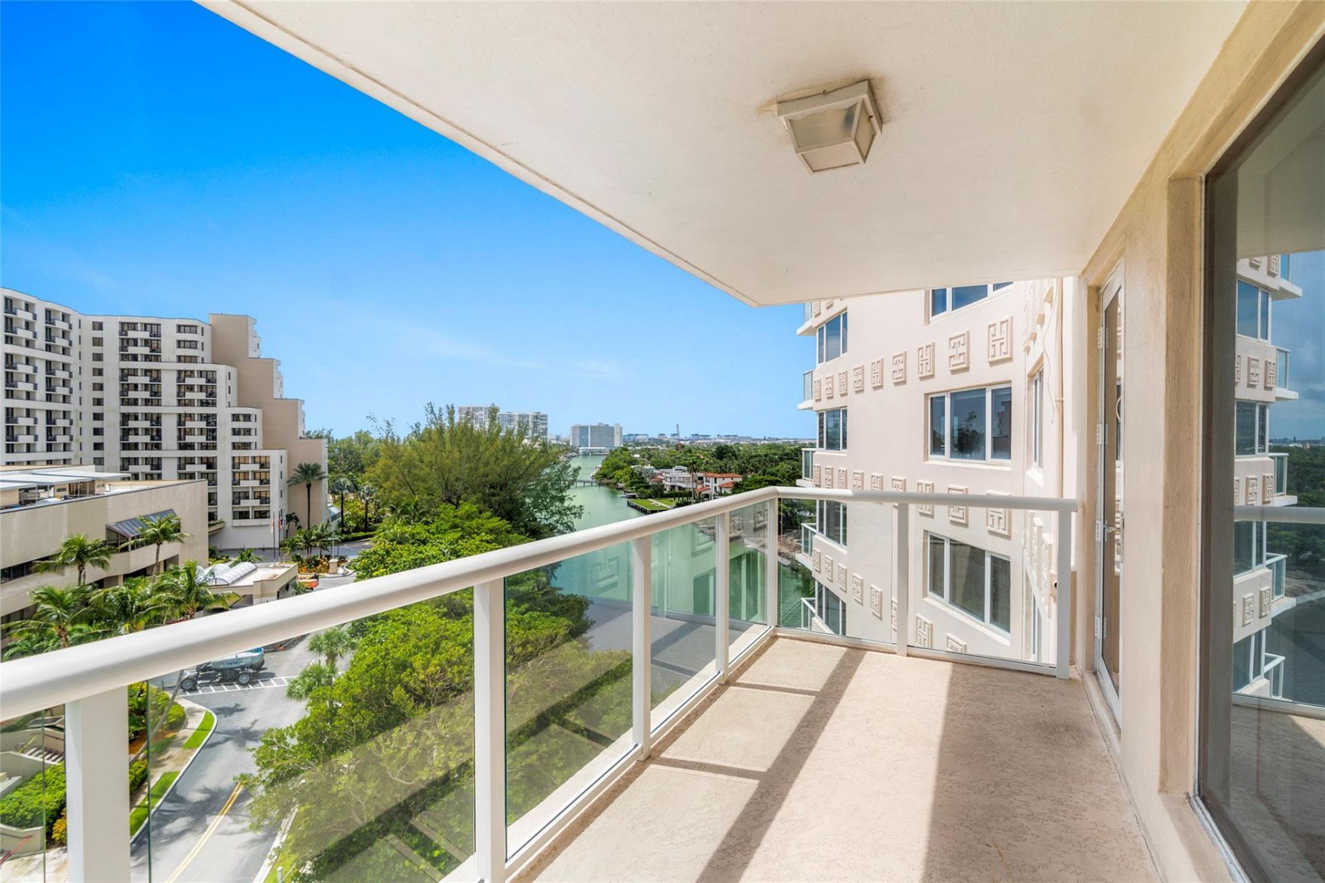 3000 Holiday Drive, Unit 1002, Fort Lauderdale, FL 33316 Photo