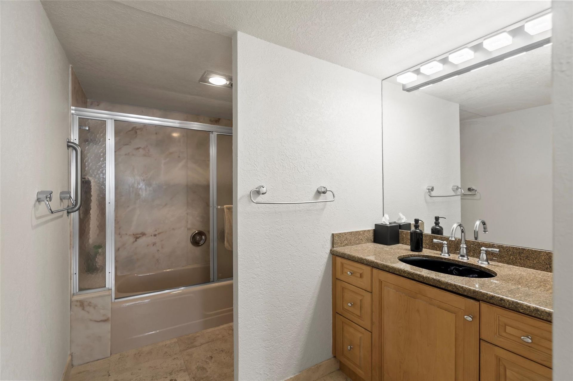 3000 Holiday Drive, Unit 1002, Fort Lauderdale, FL 33316 Photo