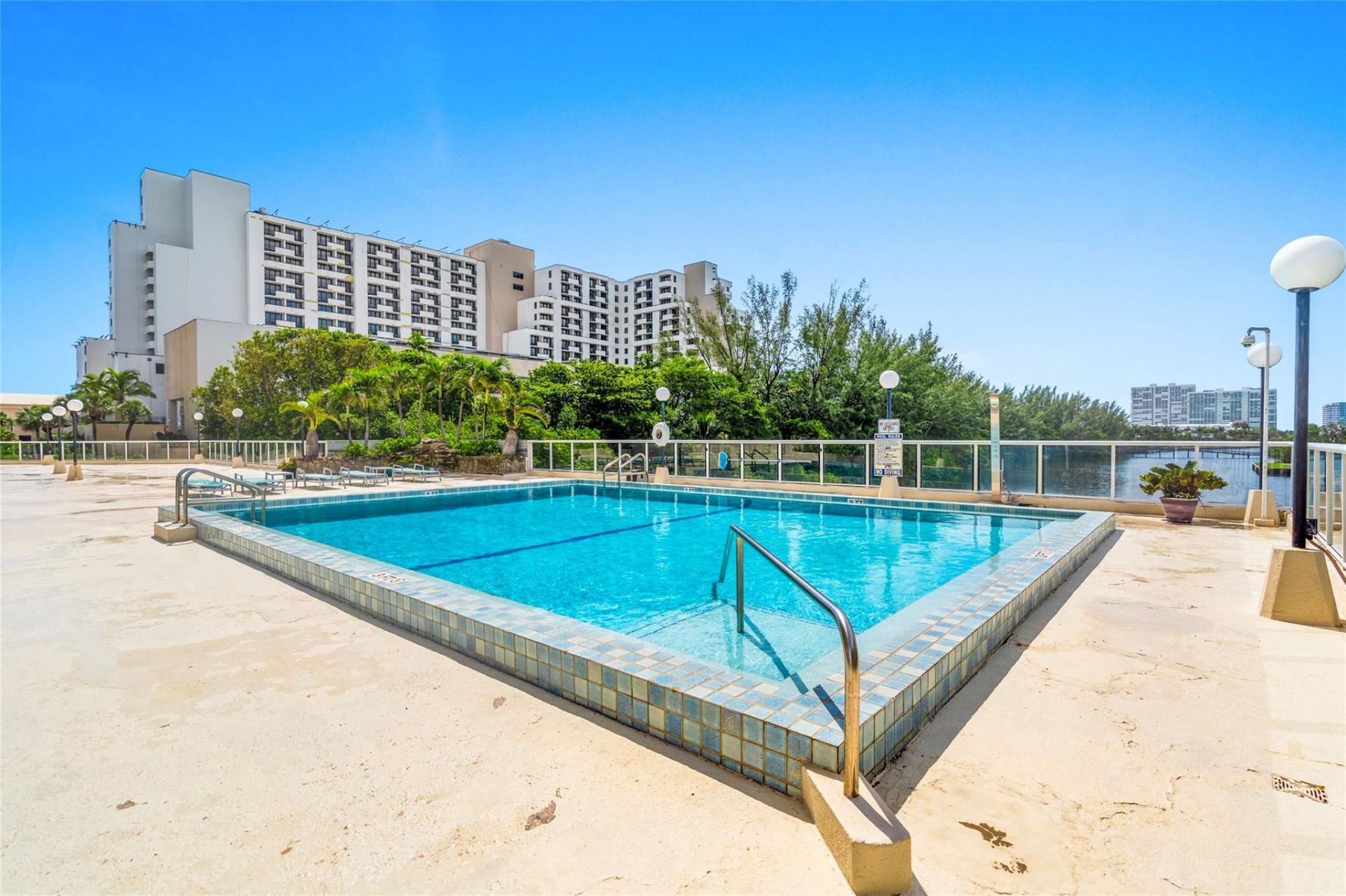 3000 Holiday Drive, Unit 1002, Fort Lauderdale, FL 33316 Photo