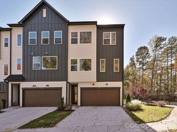 921 Archway Lane, Charlotte, NC 28217