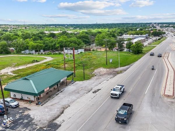 1220 Fort Worth Highway, Weatherford, TX 76086