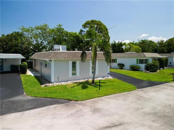 9 Knights Bridge RD, Unit 30, NAPLES, FL 34112