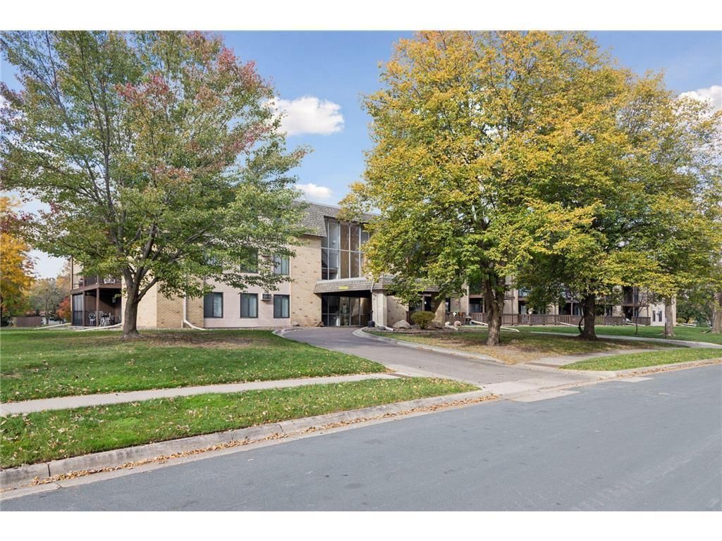 3461 Kent Street, Unit 1005, Shoreview, MN 55126 Main Photo