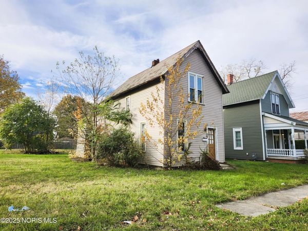 325 Mcdougal Street, Fostoria, OH 44830