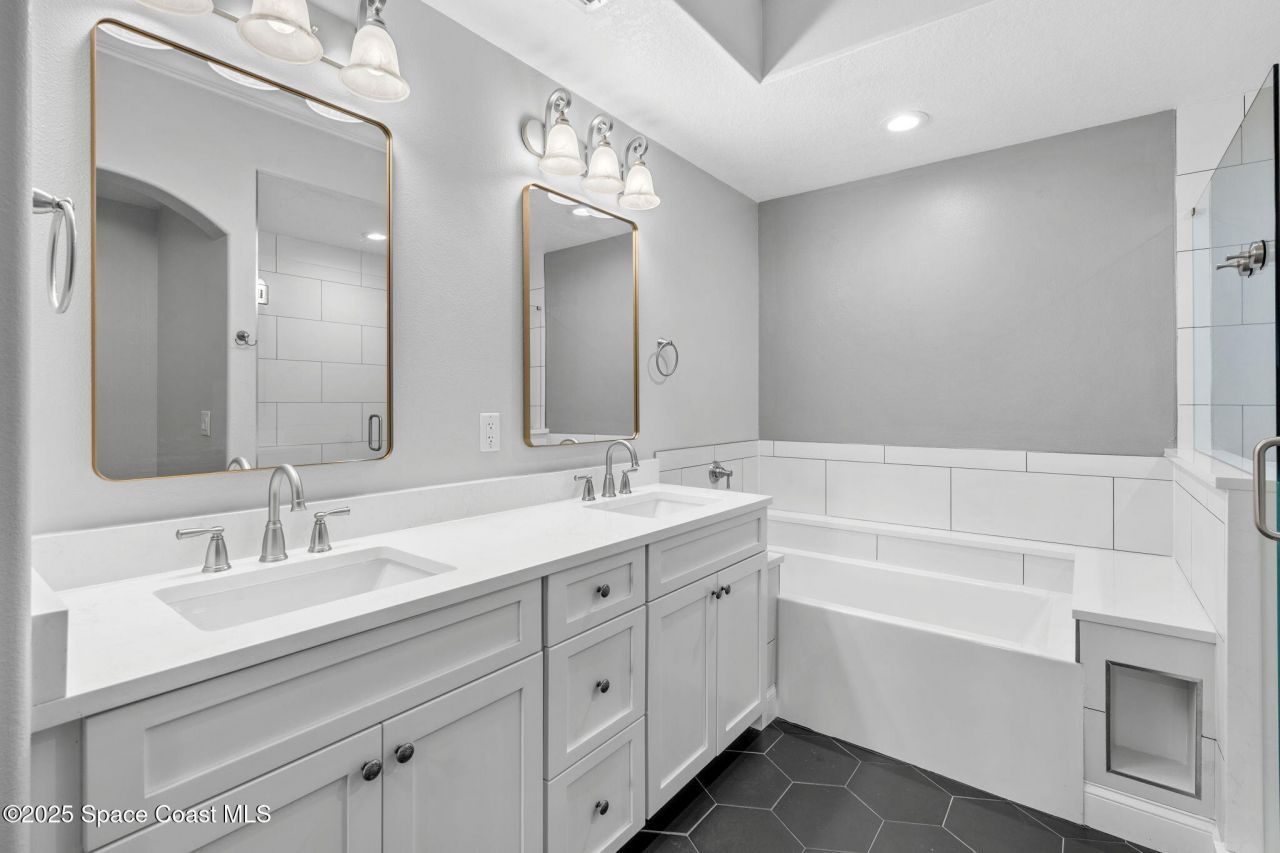 4007 N Harbor City Boulevard, Unit 402, Melbourne, FL 32935 Photo