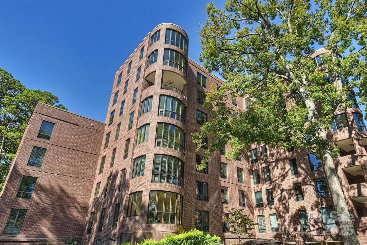 924 Cherokee Road, Charlotte, NC 28207 Main Photo