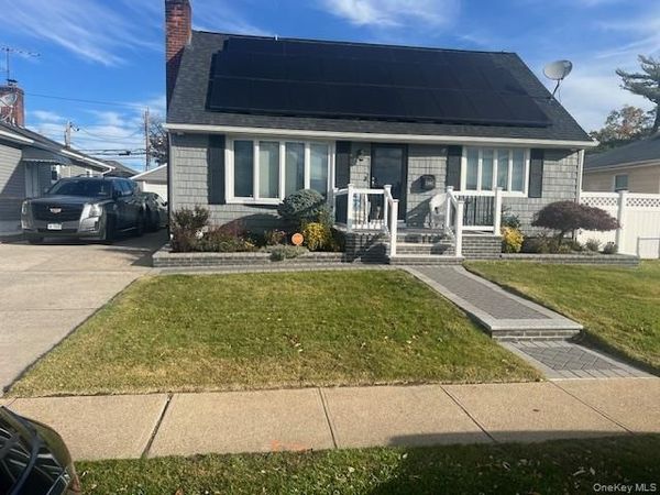 2082 Renfrew Avenue, Elmont, NY 11003