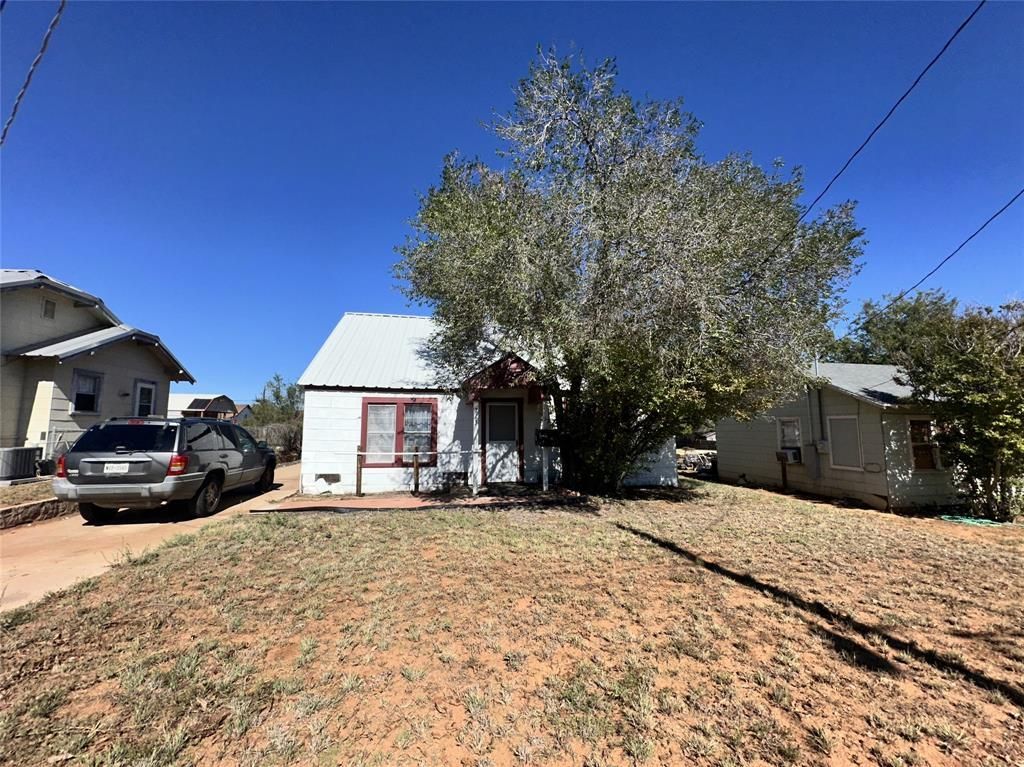 713 E Oklahoma Avenue, Sweetwater, TX 79556 Main Photo