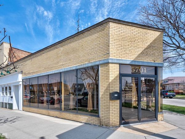 5701 N Milwaukee Avenue, Chicago, IL 60646