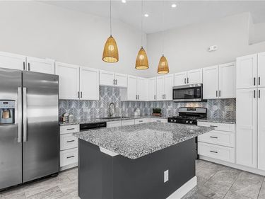 175 VILLAGE CIR, Unit 32, LABELLE, FL 33935