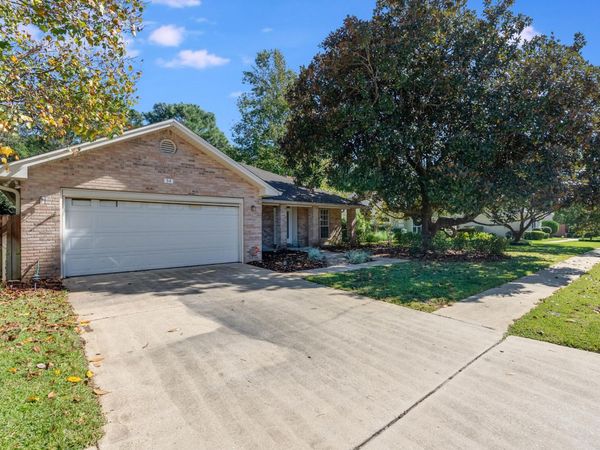 54 Hillcrest Drive, Shalimar, FL 32579